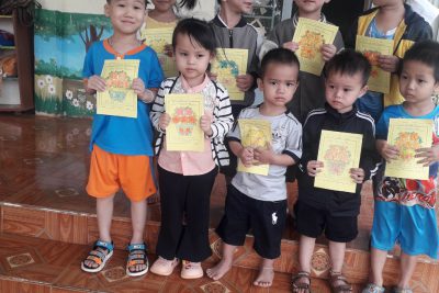 Lớp Lá 2 – Làm thiệp 8/3/2024