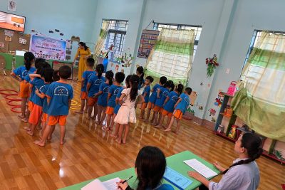 LÁ 1 -NGUYỄN THỊ DỊU HƯƠNG – TIẾT GIÁO VIÊN DẠY GIỎI CẤP TRƯỜNG – LQVT ” NHẬN BIẾT HÌNH TRÒN,HÌNH VUÔNG , HÌNH TAM GIÁC