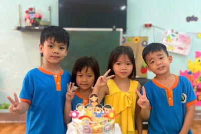 TIỆC LIÊN HOAN CUỐI NĂM LỚP LÁ