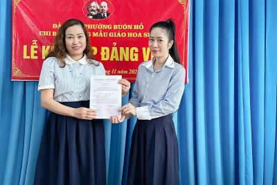 LỄ KẾT NẠP ĐẢNG VIÊN MỚI – ĐỒNG CHÍ : NGUYỄN THỊ LIÊN HƯƠNG